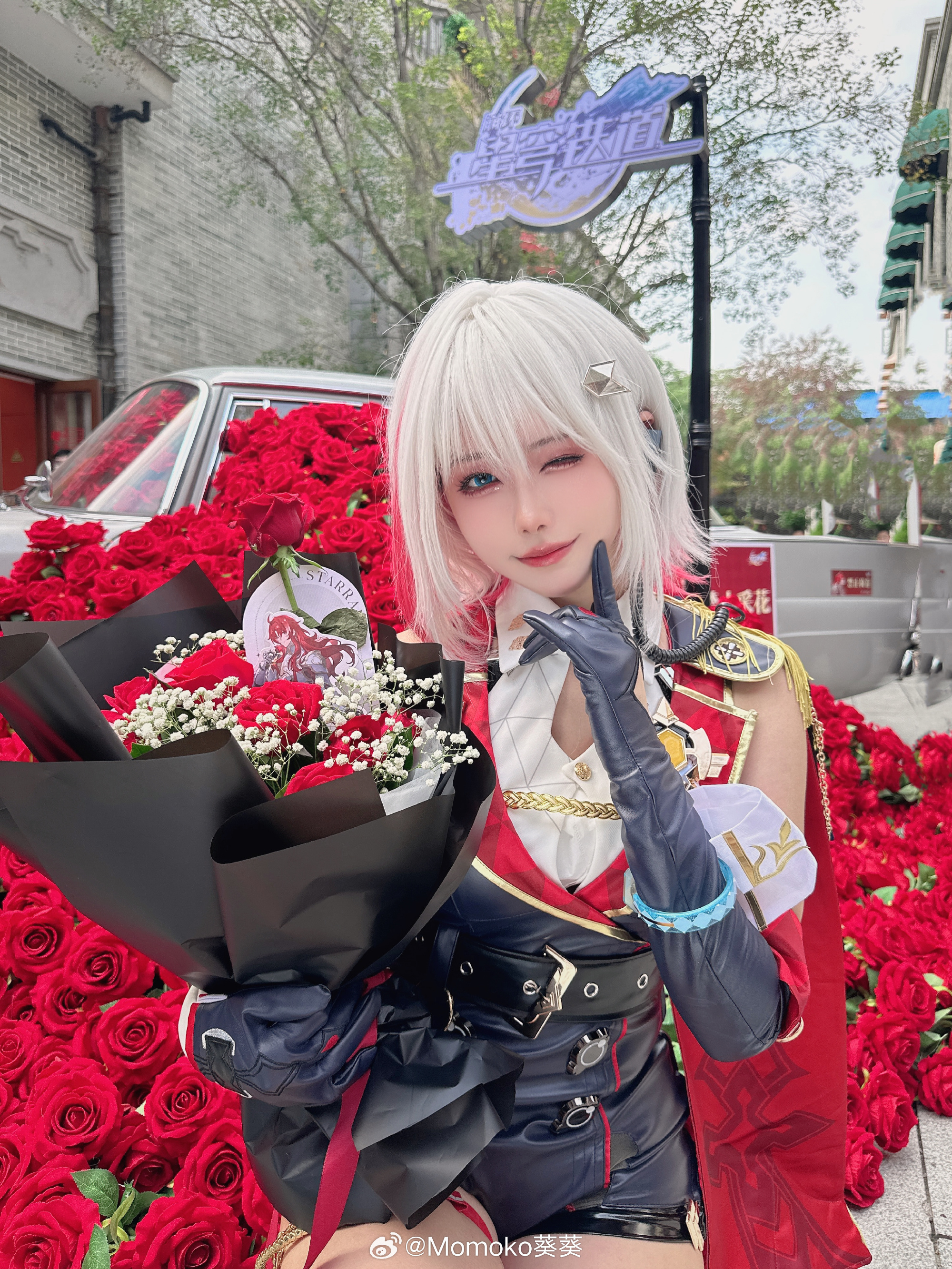 COSPLAY 听说有玫瑰花海，立刻就来拍啦！这就是二次元的执行力 崩坏：星穹铁道 托帕@Momoko葵葵 COSPLAY-第2张