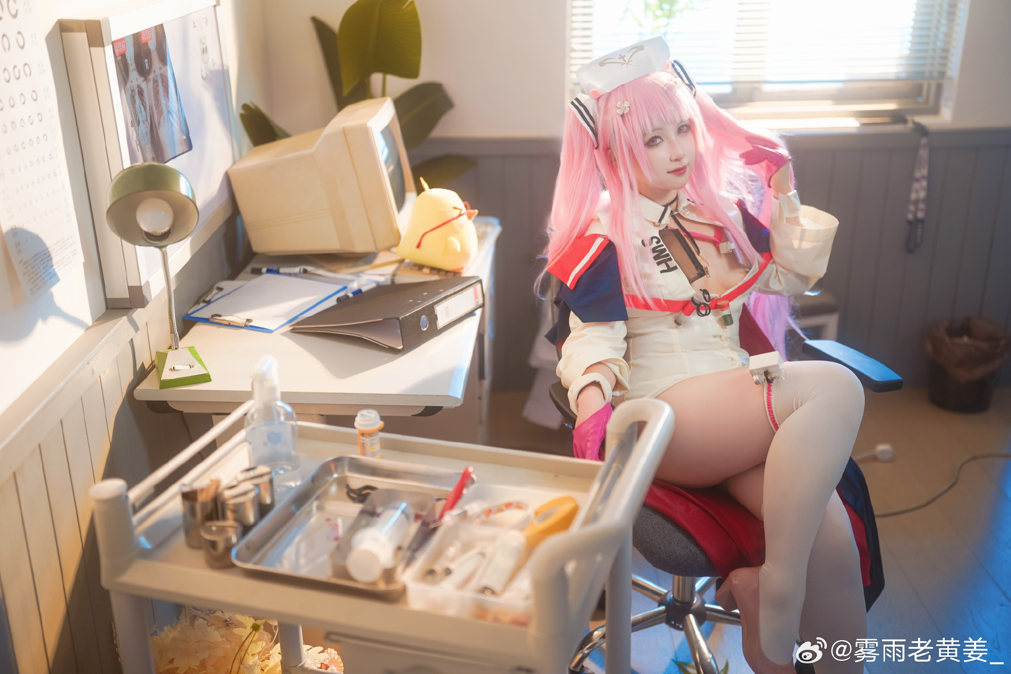 指挥官怎么又来了？嗯？你说今天是周一浑身不舒服