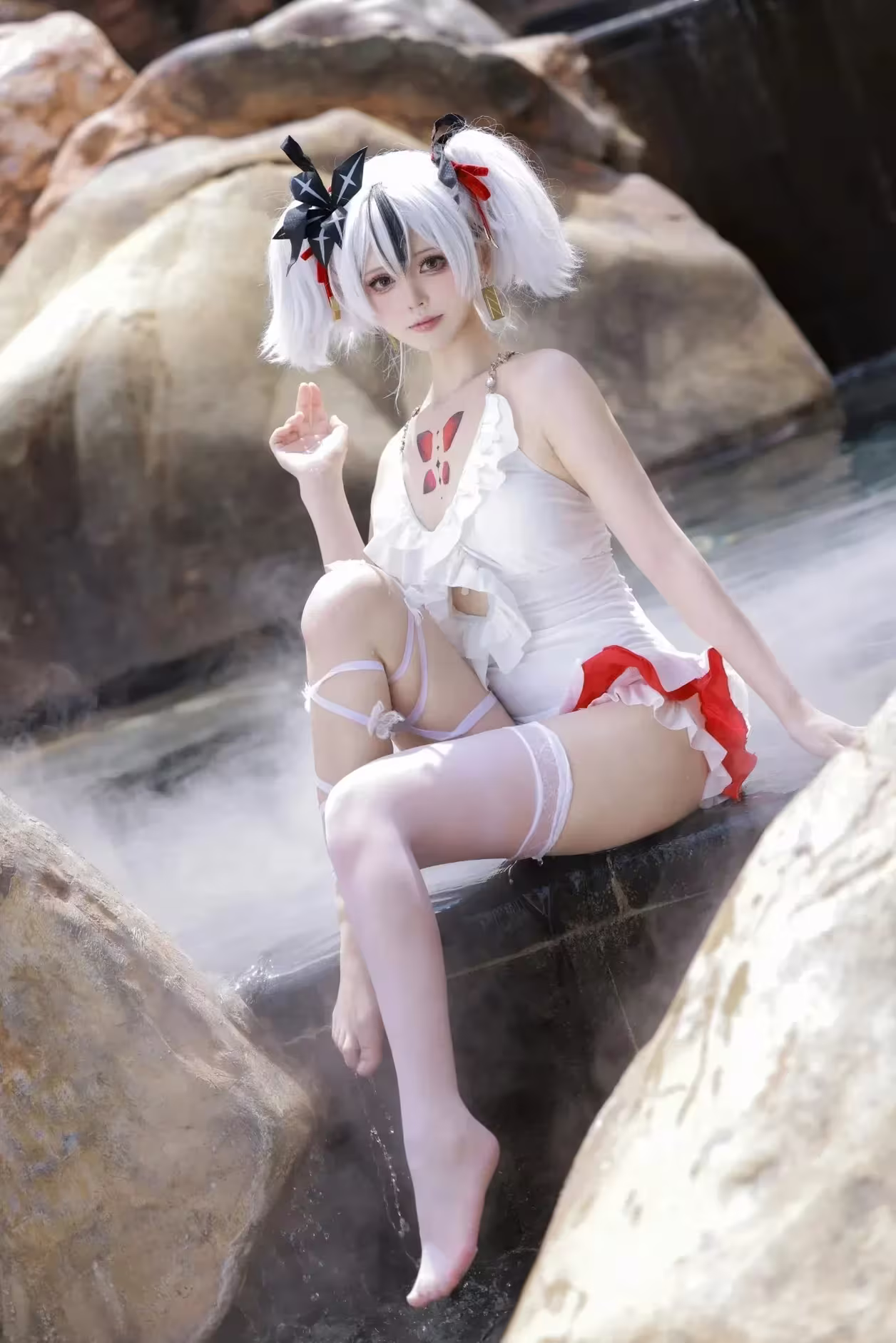 惹人怜悯的泳装白毛小姐姐 – 鸣潮COS 椿