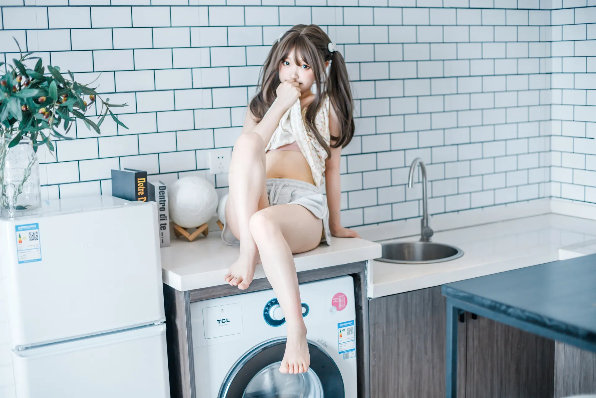 神沢永莉 – 写真 – 黄色吊带睡衣兔兔[22P – 156.6MB]