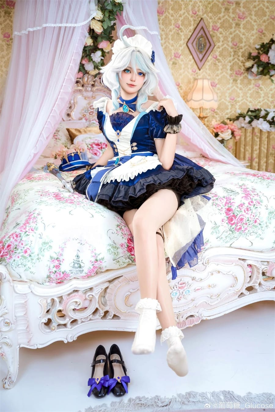 葡萄糖_Glucose COS图片赏析:芙宁娜公主床畔的绝美风姿 葡萄糖_Glucose COS图片赏析:芙宁娜公主床畔的绝美风姿