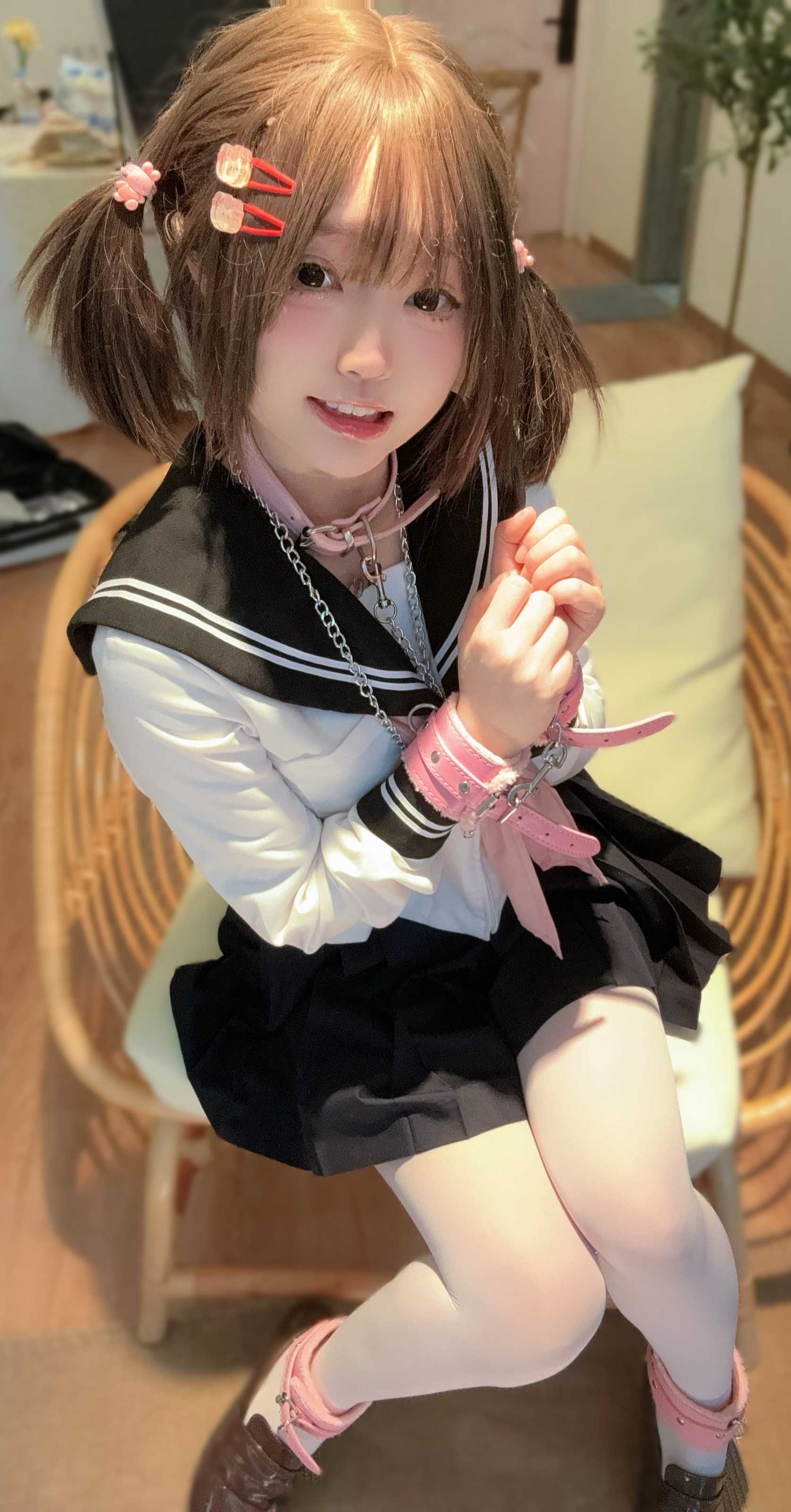 神沢永莉 就这样圈住我吧,光影交织下的温柔禁锢与少女心事的静谧绽放 神沢永莉 就这样圈住我吧,光影交织下的温柔禁锢与少女心事的静谧绽放