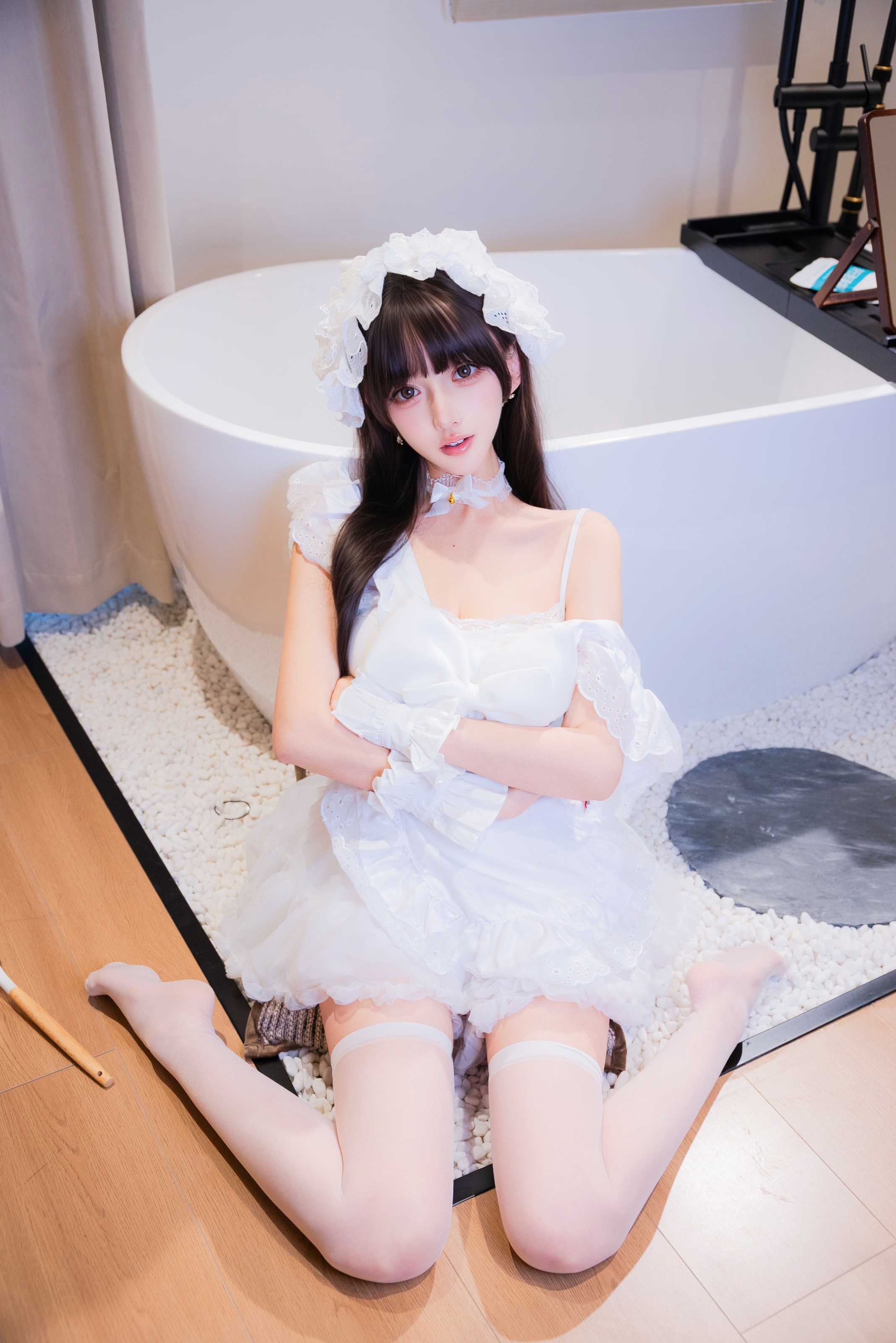 过期米线线喵 厨娘女仆，揭秘春日私房写真从构思到成片的唯美创作之旅