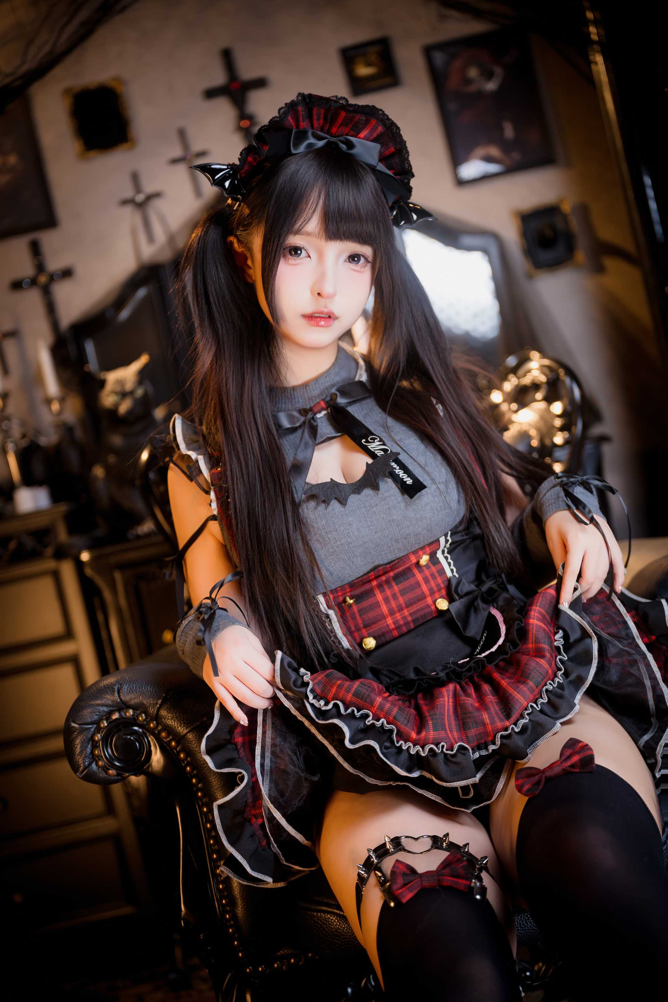 神楽坂真冬 小恶魔，光影交织下的魅惑演绎与写真创作全记录