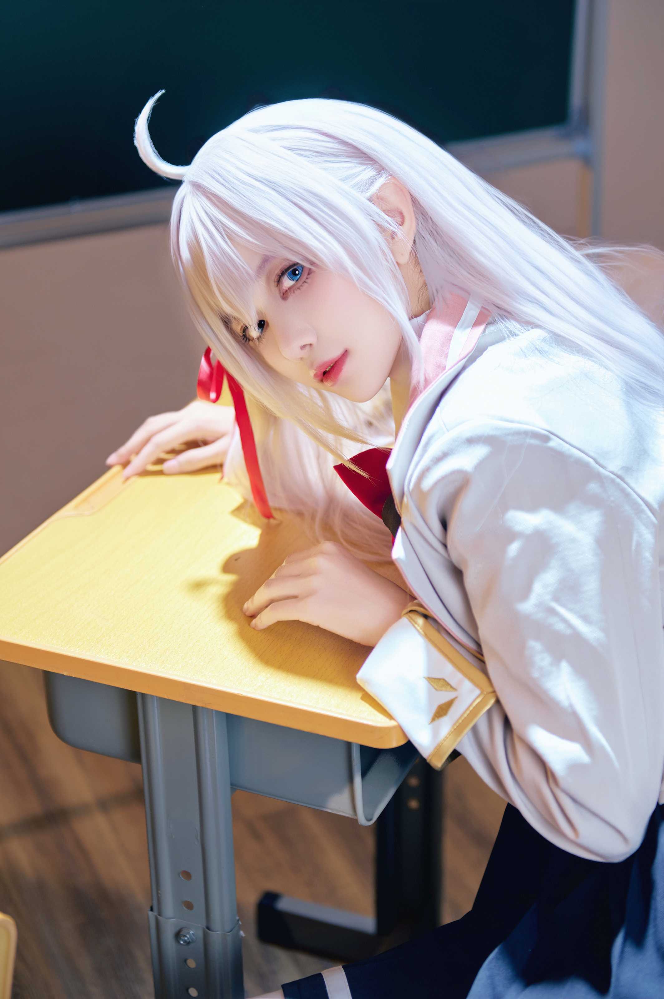 Shika小鹿鹿 艾莉同学,光影交织下的纯真与魅惑写真故事全记录 Shika小鹿鹿 艾莉同学,光影交织下的纯真与魅惑写真故事全记录