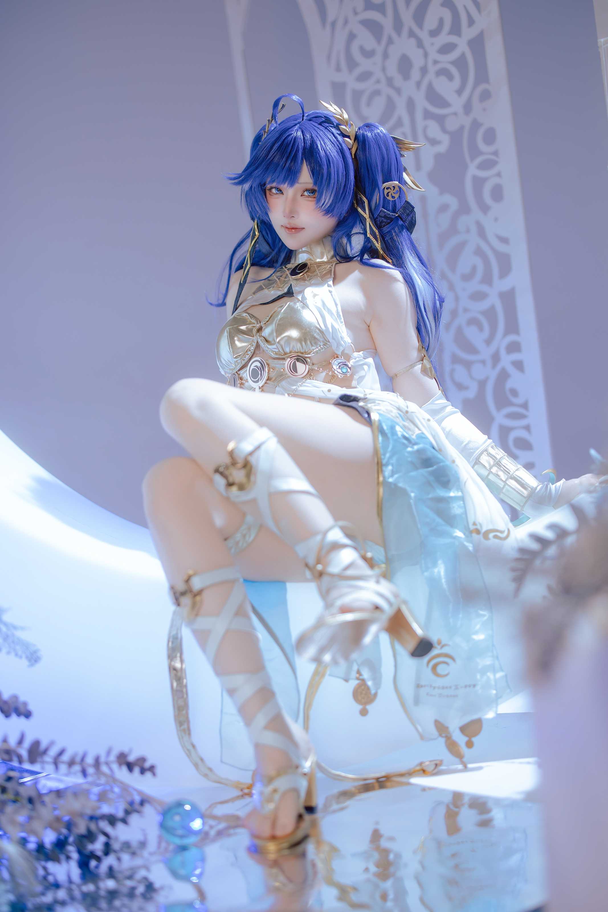 屿鱼Yukako 鸣潮 尤诺 原皮，光影交织下的异世旅人写真拍摄全记录