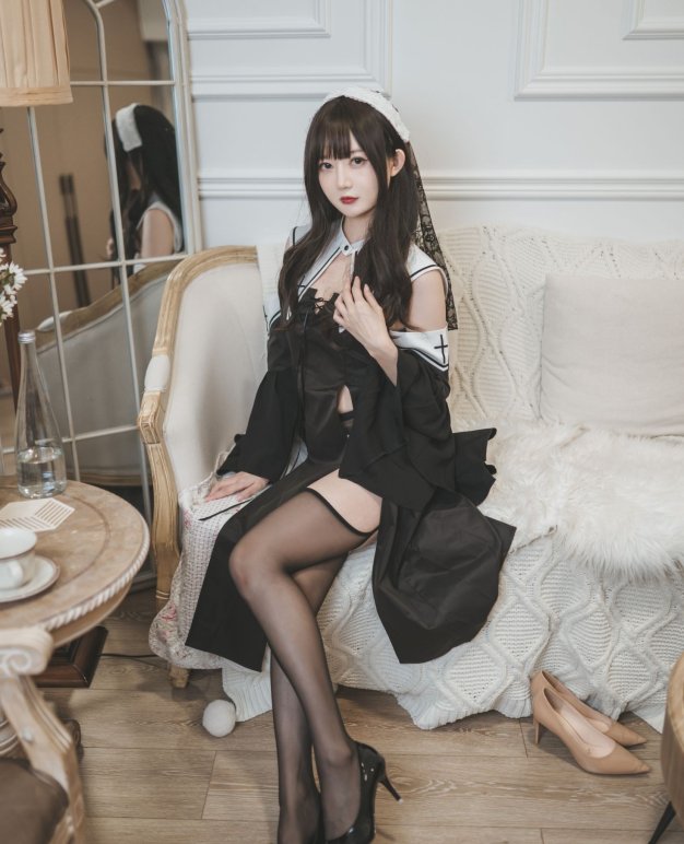 51酱-Cosplay黑丝修女