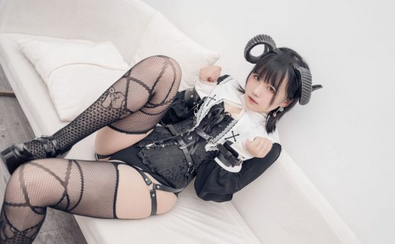 阿半今天很开心_写真coser美图作品合集下载|持续更新