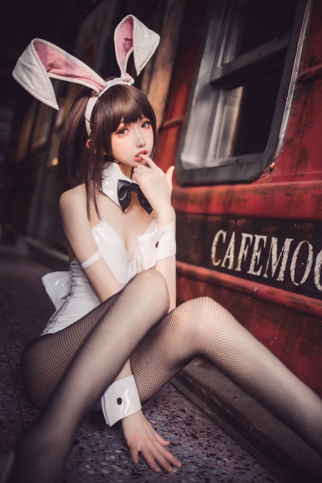 谁能拒绝一个穿黑丝的兔女郎呢？