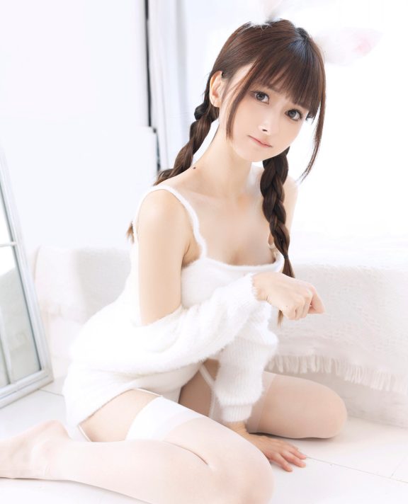 少女写真 ??? “小白兔白又白~