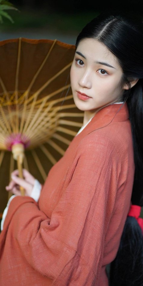 三月三日天气新，长安水边多丽人。