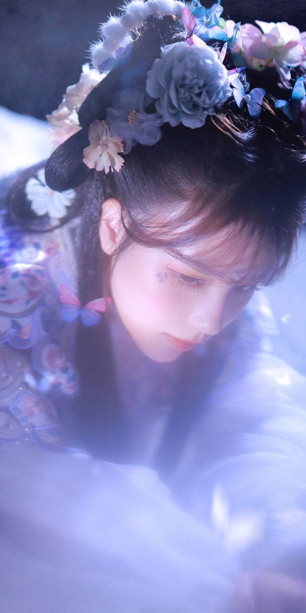 蝶梦飞花，春色满园。山川如酒敬旷世温柔至死方休