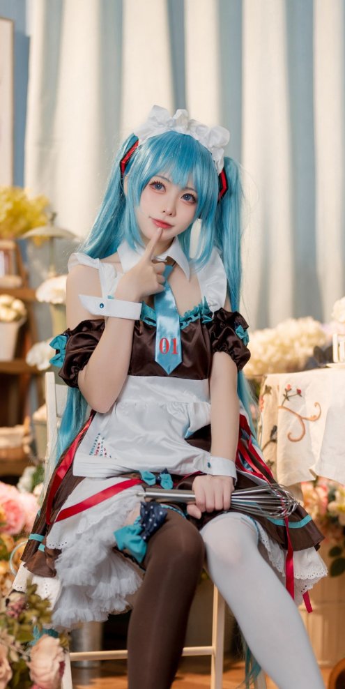 为花结实自殊常，摘下盘中颗颗香。