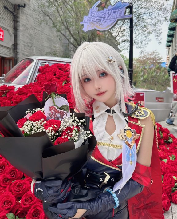 听说有玫瑰花海,立刻就来拍啦!这就是二次元的执行力