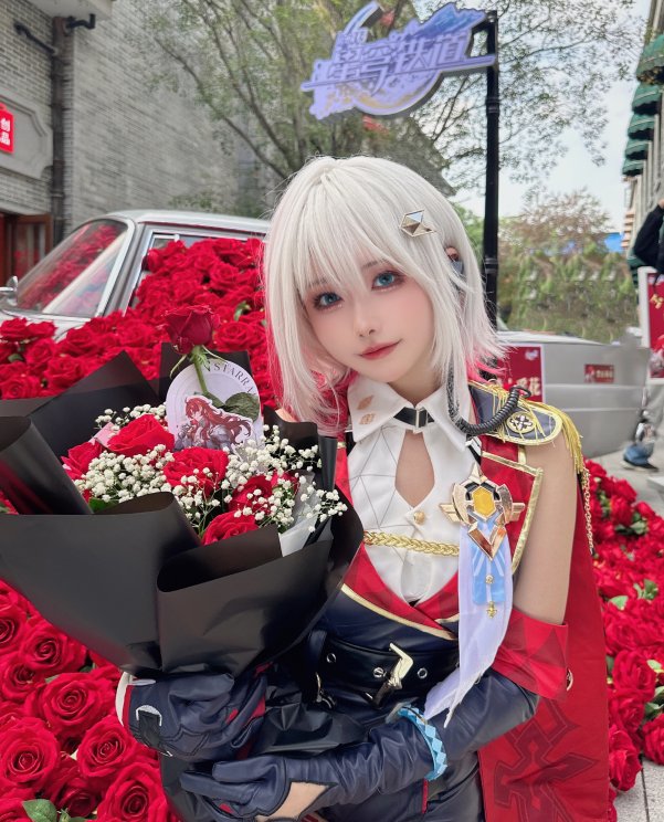 听说有玫瑰花海,立刻就来拍啦!这就是二次元的执行力