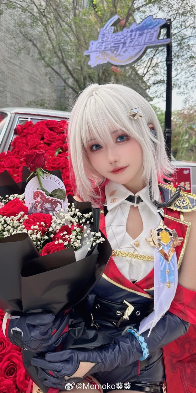 听说有玫瑰花海，立刻就来拍啦！这就是二次元的执行力