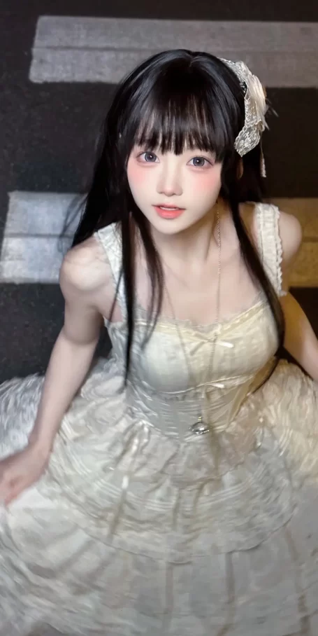 你站在原地，自认为能回到过去。可世界上有成千上万种爱，却没有一种爱可以重来