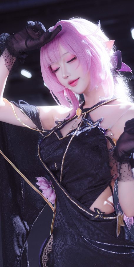 即使生活跌进尘埃,梦想也要举得高高的