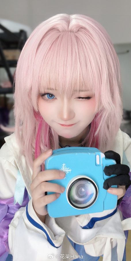 晚霞把窗户镀上了火，归来的人眼中就有了温度