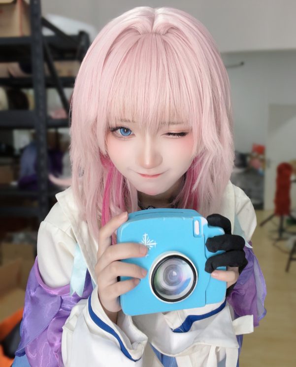 晚霞把窗户镀上了火,归来的人眼中就有了温度