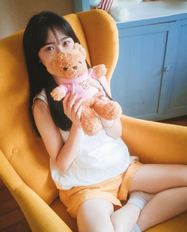 在匆忙的世界中,我们总是步履匆匆,仿佛被一股无形的力量推着向前。