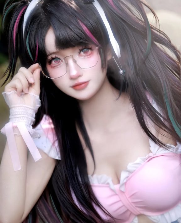 你好,我是折枝,是一名委托画师…