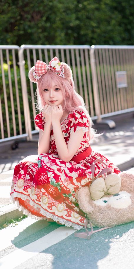 请你吃一口草莓𖥦🍓是甜甜的草莓裙