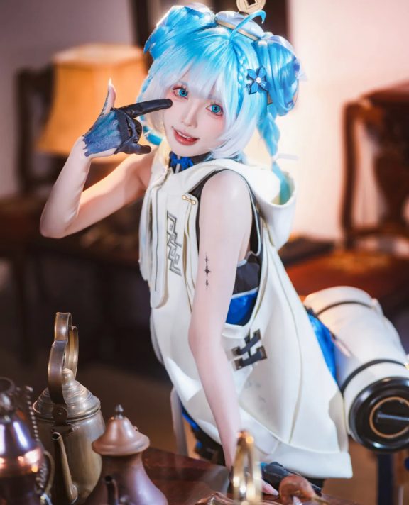 COSPLAY | 浪漫主义者都是暗处迎盛阳的玫瑰
