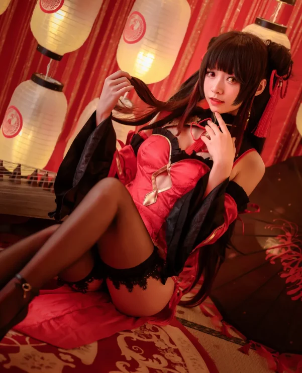 大大卷卷小卷 – 红色双马尾