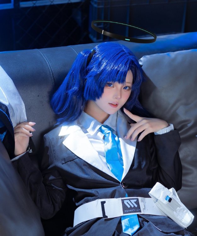 Cosplay | 精打细算 扶眼镜 蔚蓝档案 早濑优香