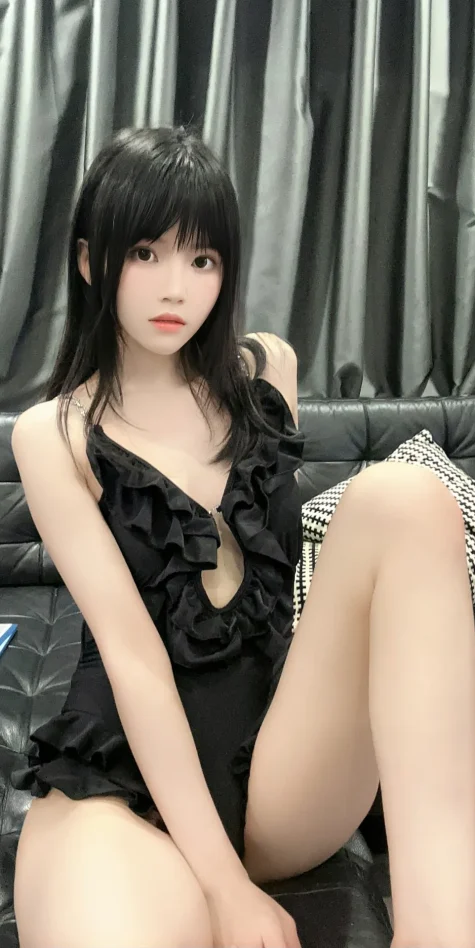 桜桃喵 – 写真 – 银色高跟鞋[8P – 50.89MB]