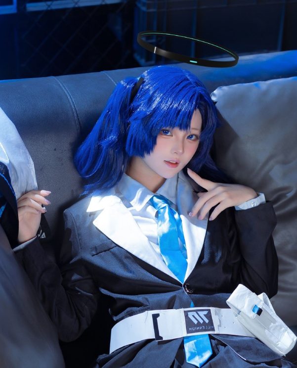 Cosplay | 精打细算 扶眼镜 蔚蓝档案 早濑优香
