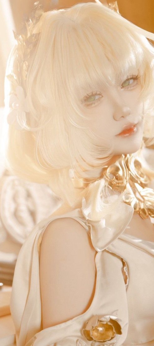 Cosplay｜在那黎明照拂的圣城，织者抚弄金丝，连缀命运
