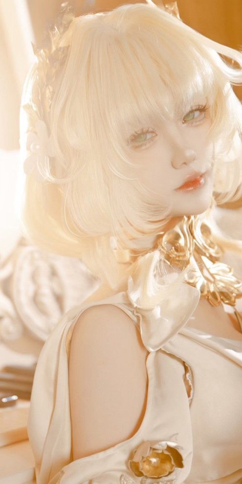 Cosplay｜在那黎明照拂的圣城，织者抚弄金丝，连缀命运