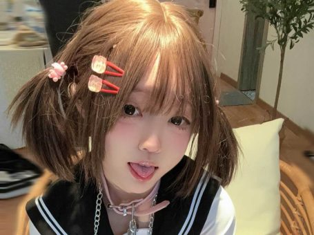 神沢永莉 就这样圈住我吧，光影交织下的温柔禁锢与少女心事的静谧绽放