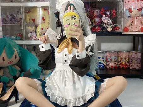 白栎Shirly 崩坏·星穹铁道 流萤女仆，光影交织下的星际女仆诗篇