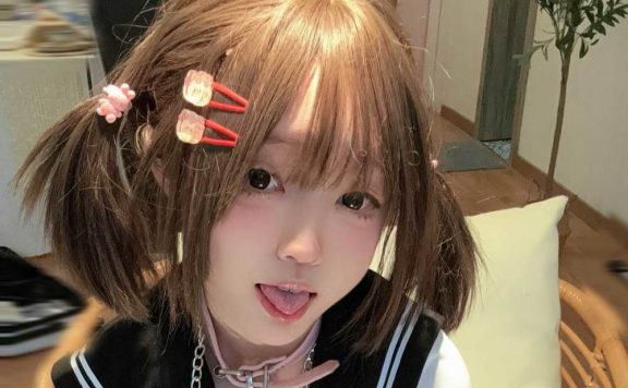 神沢永莉 就这样圈住我吧,光影交织下的温柔禁锢与少女心事的静谧绽放