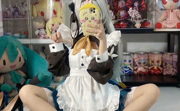 白栎Shirly 崩坏·星穹铁道 流萤女仆,光影交织下的星际女仆诗篇