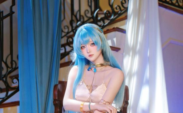 屿鱼Yukako Nikke胜利女神 海伦礼服，光影交织下的蔚蓝诗篇与未来幻想