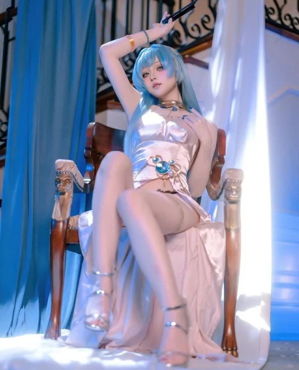 Cosplay｜屿鱼Yukako – 胜利女神：妮姬 海伦 礼服