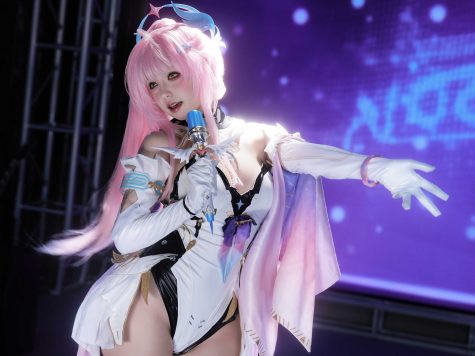 阿薰kaOri 鸣潮 爱弥斯，光影交织下的虚拟歌姬现实演绎全记录